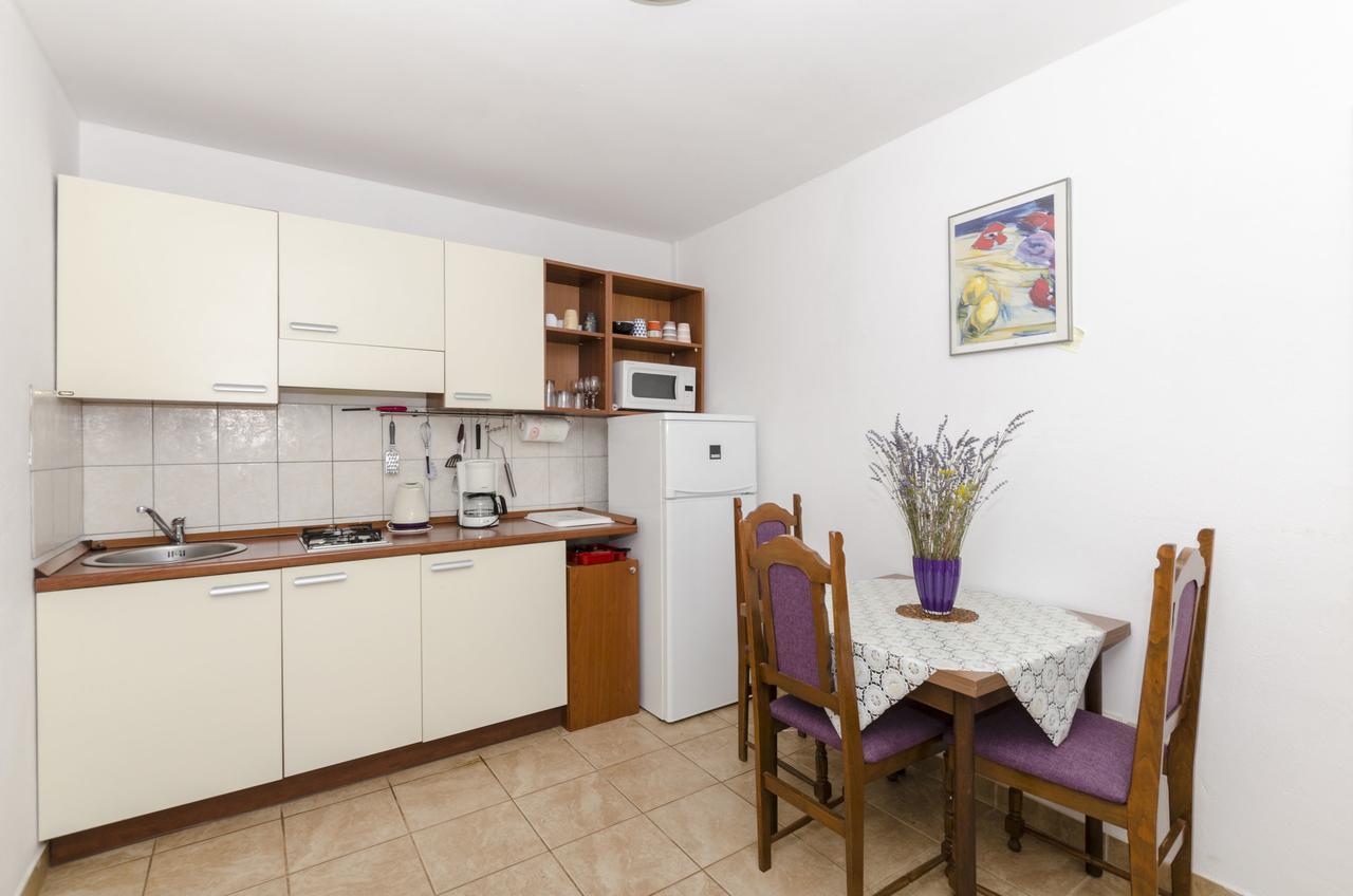 Apartments Dinko Gdinj Luaran gambar