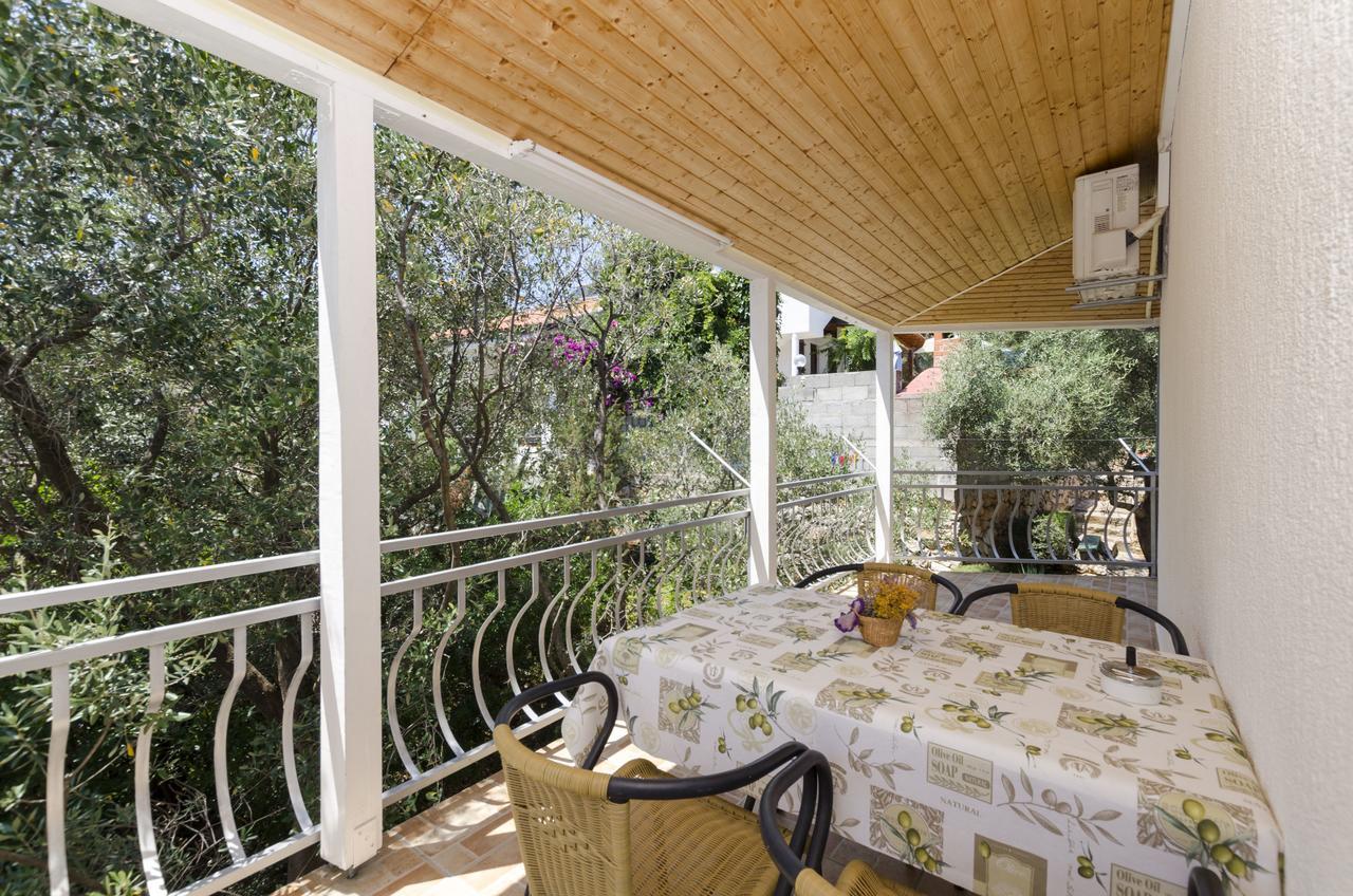 Apartments Dinko Gdinj Luaran gambar