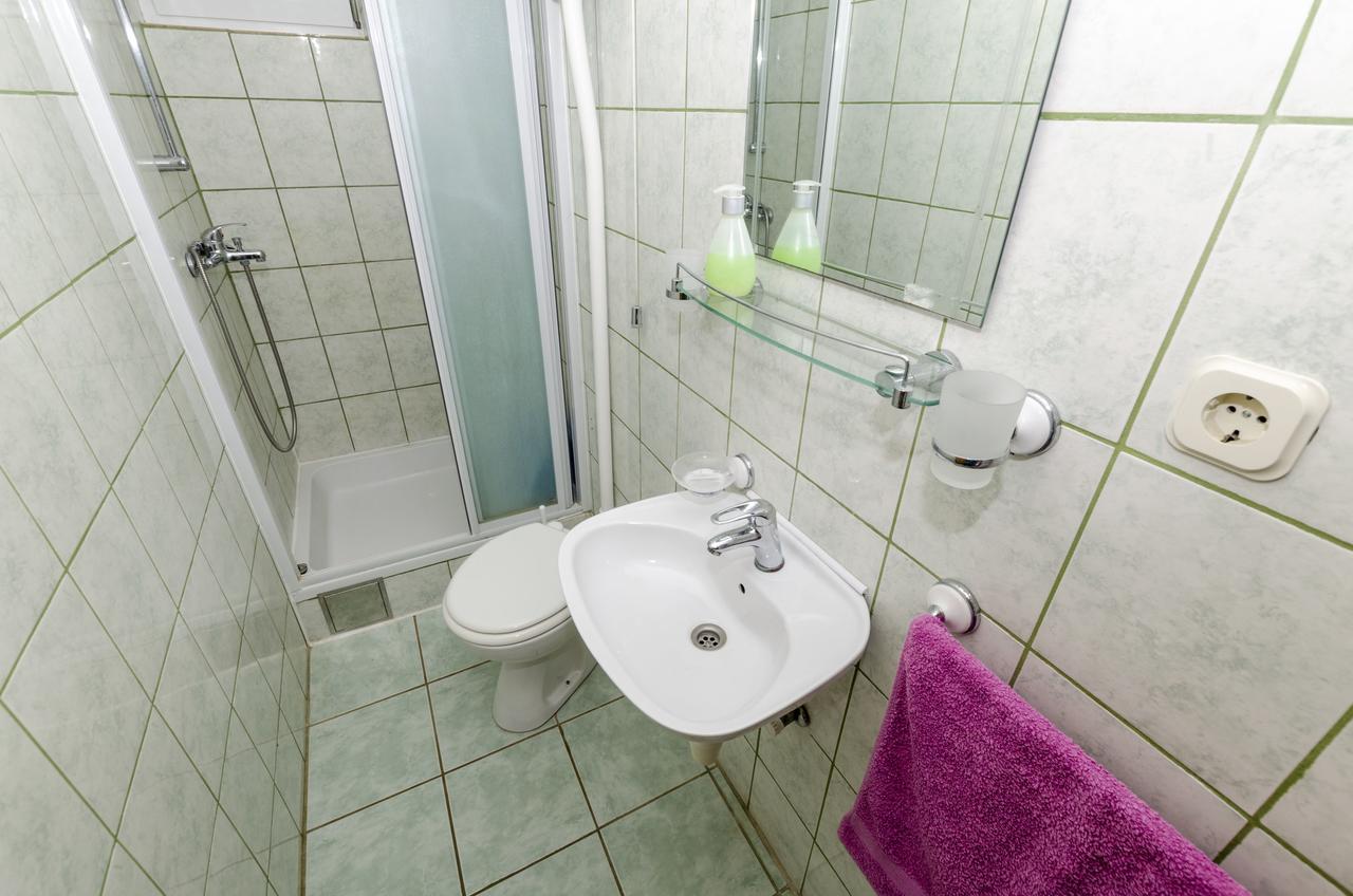 Apartments Dinko Gdinj Luaran gambar